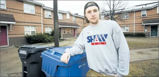 ?? JULIE JOCSAK/
QMI AGENCY NIAGARA ?? Travis Lewis, a don at Brock University's Village Residence, with the recycling bins he is personally trundling out to a central garbage pick-up area so the students who live in his building can recycle.