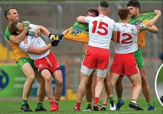  ??  ?? TOUGH:
Players from both sides tussle (left);
Padraig Hampsey evades his marker (main); and Brian Dooher (below).