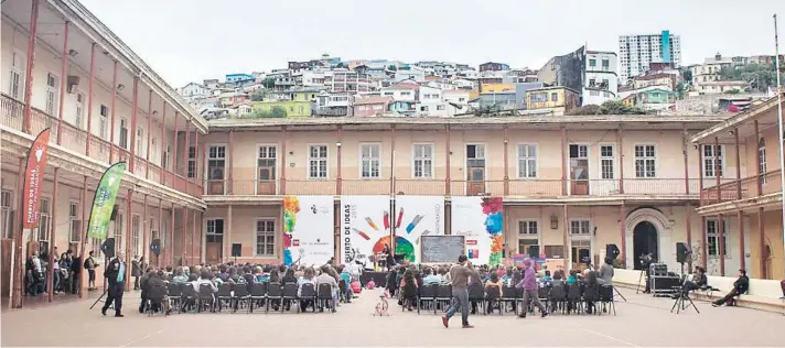  ??  ?? ► Imagen de campus de la Universida­d de Playa Ancha que fue una de las sedes del Festival Puerto de Ideas del año pasado, cuando convocó a 25 mil personas.