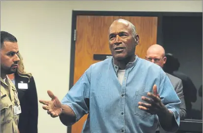  ?? FOTO: EFE ?? O.J. Simpson La ex extrella del fútbol americano reacciona tras conocer que se le concede la libertad condiciona­l por buena conducta