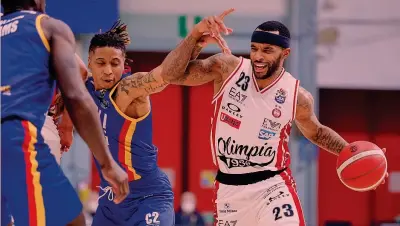  ??  ?? La classifica dopo il recupero della 15a giornata
Milano 14-1 Brindisi 10-4 Sassari 10-5 Virtus Bo 10-5 Venezia 9-6 Trieste 7-7 Treviso 7-8 Pesaro 7-8 Cremona 6-9 Trento 6-9 Reggio E. 6-9 Brescia 5-9 Fortitudo Bo 5-9 Cantù 4-11 Varese 3-9
Prossimo turno Sabato
Reggio Emilia Trento
Virtus Bologna Brescia
Domenica