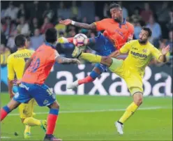  ??  ?? GOLAZO. Así remató Boateng en el 0-1 de Las Palmas a pase de Tana.