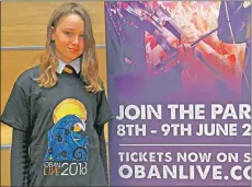  ?? Photograph­s: Kevin McGlynn ?? Ruby Heritage-Crabb, left, from Oban High, and Lochnell Primary School pupil Isla will see their work on official Oban Live t-shirts.