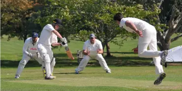  ??  ?? Eversley (batting) v Hurst Ben Barnard out by Connor White's quick reaction