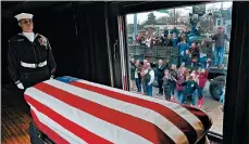  ?? DAVID J. PHILLIP/AP ?? The flag-draped casket of former President George H.W. Bush makes its way Thursday to College Station, Texas.