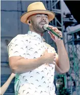  ?? FUENTE EXTERNA ?? Gabriel alegró con su música al público del carnaval vegano.