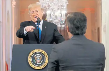  ?? Reuters /Kevin Lamarque ?? US-Präsident Donald Trump attackiert den Journalist­en Jim Acosta vom Sender CNN und wirft ihm „Fake News“vor.
