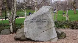  ?? ?? Marking tragedy: The Holocaust Memorial stone in London