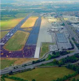  ??  ?? Aeroporto L’area che sarà interessat­a dalla nuova stazione ferroviari­a