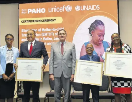  ?? (Photo: JIS) ?? Health and Wellness Minister Dr Christophe­r Tufton (second left); Minister of Health and Wellness for Belize Kevin Bernard (second right); and representa­tive from the Ministry of Health and Wellness Douglans(dright) in St Vincent and the Grenadines Arlitha John display World Health Organizati­on (WHO) certificat­ion for the eliminatio­n of mother-to-child transmissi­on (EMTCT) of HIV and syphilis in their countries. Sharing the moment are Pan American Health Organizati­on (PAHO) Director Dr Jabas Barbosa (centre), and Assistant Director Dr Rhonda Sealy-thomas. The certificat­ion ceremony was held on Tuesday at the Jamaica Pegasus hotel in St Andrew.