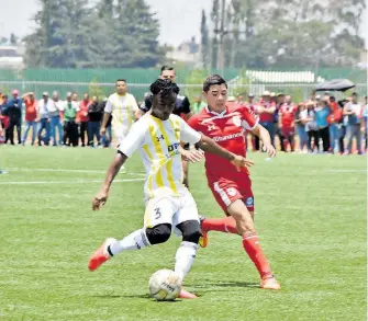  ?? FOTOS: ARCHIVO EL SOL DE TOLUCA. ?? El nivel de los equipos que participan en la liga es el más alto en zona de Lerma.