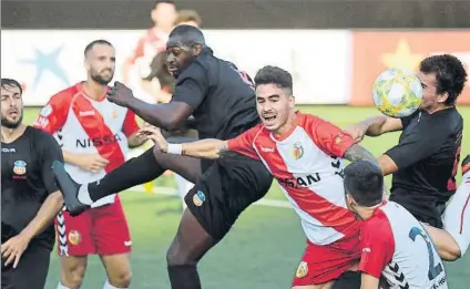  ?? FOTO: PERE PUNTÍ ?? Sin goles
En el partido de semifinale­s, que dilucidaro­n ‘Hospi' y Sant Andreu, el simultáneo no se movió en los 90 minutos de juego