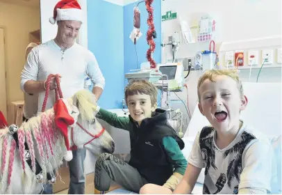  ?? PHOTO: GREGOR RICHARDSON ?? Smiling again . . . Jack HewittTown­send (right) and Gus Carr meet TomTom the Shetland pony, supervised by owner Dave Buckley, on the children’s ward at Dunedin Hospital yesterday.