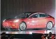  ?? FOTO: DPA ?? Präsentati­on des massetaugl­ichen Tesla Modell 3.
