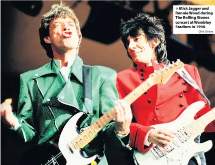  ?? Chris Grieve ?? &gt; Mick Jagger and Ronnie Wood during The Rolling Stones concert at Wembley Stadium in 1990