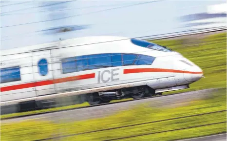  ?? FOTO: IMAGO ?? Ein ICE der Deutschen Bahn. „Wir müssen auch bei der Infrastruk­tur besser werden“, sagt Ronald Pofalla.