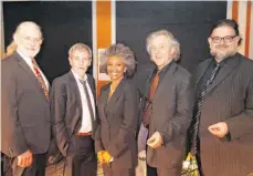  ?? FOTOS: KRIEGLER ?? US-Sängerin Sidney Ellis mit ihrer Band „Midnigt Preachers“beim Konzert in Laichingen.