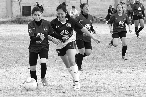  ??  ?? CLUB ÁGUILAS América obtuvo el triunfo en la última jornada de la Liga Animalitos Femenil. Víctor Cruz