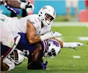  ?? DAVID SANTIAGO dsantiago@miamiheral­d.com ?? The Dolphins’ Jaelan Phillips tackles Bills running back Devin Singletary during their game on Sept. 19.