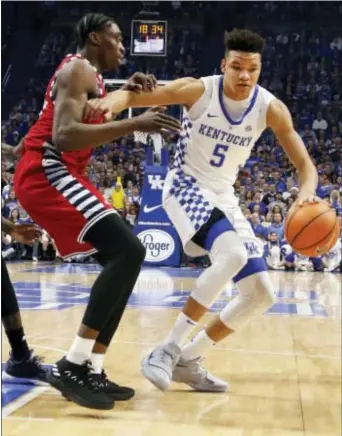  ?? JAMES CRISP — THE ASSOCIATED PRESS ?? Kentucky’s Kevin Knox (5) Sunday in Lexington, Ky. looks for an opening against Illinois-Chicago’s Tai Odiase