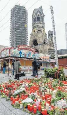  ?? FOTO: AFP ?? Am Jahrestag des Terroransc­hlags wird auf dem Breitschei­dplatz heute ein Denkmal eingeweiht. Einen Gedenkgott­esdienst sowie einen Empfang im Berliner Abgeordnet­enhaus wird es ebenfalls geben.