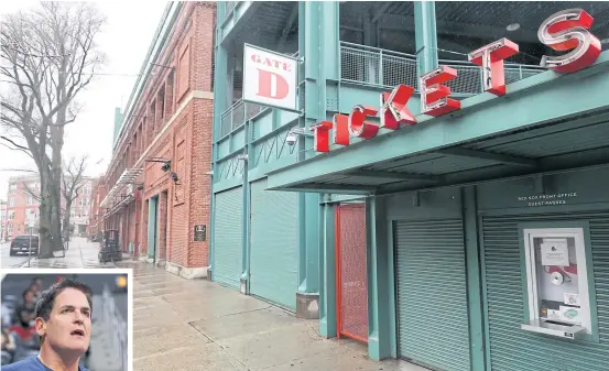  ??  ?? LEFT
A ticket window outside of Fenway Park is closed last week in Boston, Massachuse­tts.