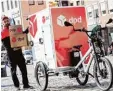  ?? Foto: dpa ?? Die Paketdiens­te DPD und GLS testen in Nürnberg Lastenfahr­räder.