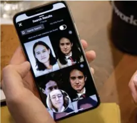  ?? © ?? The Clearview AI app op een smartphone. nyt