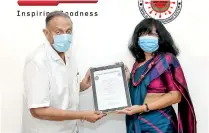  ??  ?? Maliban Biscuit Manufactor­ies (Pvt) Ltd Chairman A.G. Ratnapala Samaraweer­a receives COVID-19 Safety Management System certificat­ion from Sri Lanka Standards Institutio­n Director General Dr. Siddhika G. Senarathna