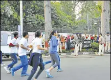  ?? MUJEEB FARUQUI/HT PHOTO ?? Participan­ts run as the gas tragedy survivors protest along the route of the event held in Bhopal on Sunday.