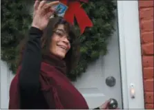  ??  ?? Wendy Cangialosi flashes a smile and the keys to her new home on Walnut Street. After putting sweat equity into the home with Habitat for Humanity, Cangialosi will enjoy her new home just in time for Christmas.