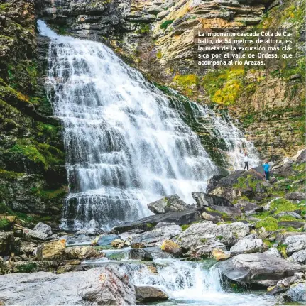  ??  ?? La imponente cascada Cola de Caballo, de 54 metros de altura, es la meta de la excursión más clásica por el valle de Ordesa, que acompaña al río Arazas.