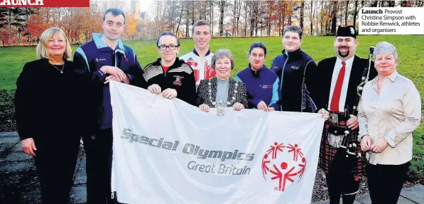  ??  ?? Launch Provost Christine Simpson with Robbie Renwick, athletes and organisers