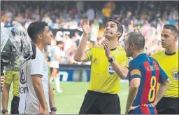  ?? FOTO: P.PUNTÍ ?? Un peligro La capitanía de Enzo Pérez le puede salir cara al Valencia