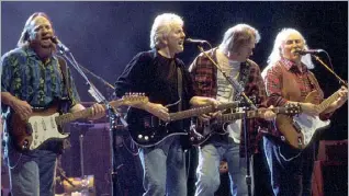  ??  ?? Reunion Stephen Stills, Graham Nash, Neil Young e David Crosby nel 2000