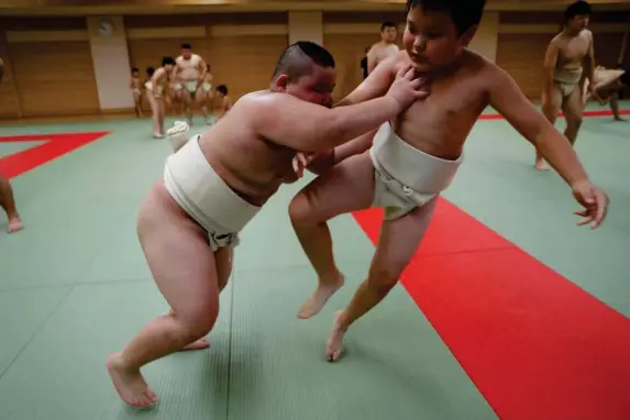  ?? (Photos by Reuters) ?? Kyuta, left, wrestles at Komatsuryu club in Tokyo