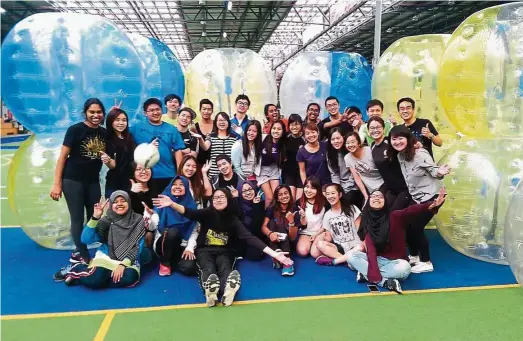  ??  ?? Malaysian students zorbing.