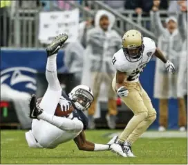  ?? CHRIS KNIGHT — THE ASSOCIATED PRESS ?? Penn State’s Amani Oruwariye (21) comes down with the intercepti­on in front of Akron’s Fransohn Bickley (21) during the first half of Saturday’s game in State College.