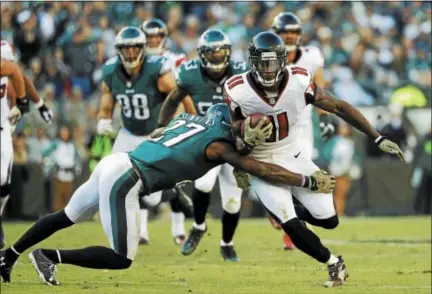  ?? MATT ROURKE — THE ASSOCIATED PRESS ?? Atlanta Falcons wide receiver Julio Jones (11) carries the ball during a game against the Eagles on Nov. 13, 2016, in Philadelph­ia.