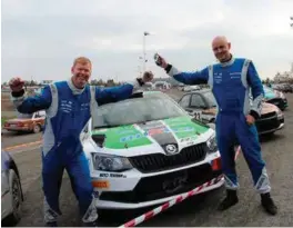  ?? FOTO: ERLEND IVERSEN SKARSHOLT ?? Søren Snartemo til høyre og kartleser Arne-ingar Stulen var meget fornøyde med andreplass i Rally Sørland.