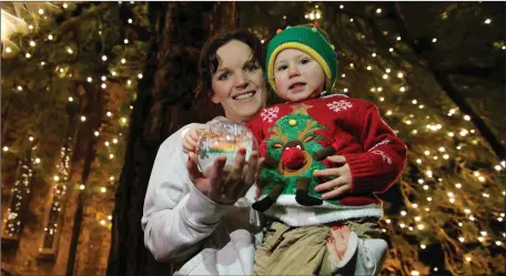  ?? Photos by Valerie O’Sullivan. ?? Cíalan Walsh (age 3) from Waterville in the arms of his mother, Fiona.