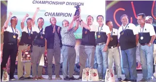  ??  ?? JERIC HECHANOVA, Luisita team captain, receives the Championsh­ip Division trophy from PAL President Jaime J. Bautista (center) and Defense Secretary Delfin Negrillo Lorenzana (5th from left), at the close of the 31st PAL Seniors Interclub at Davao. The...