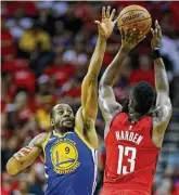  ?? Karen Warren / Staff photograph­er ?? Andre Iguodala (9) knows the Rockets well from frequent games and a 2017 free-agent pitch.