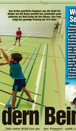  ??  ?? Das breite sportliche Angebot, das die Stadt für Kinder auf die Beine gestellt hat, beinhaltet unter anderem ein Ball-Camp bei den Niners. Das Foto
zeigt das gestrige Training der U12-Kids.