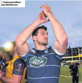  ??  ?? &gt; Saying goodbye.. Sam Warburton