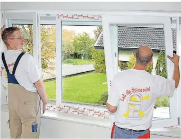  ?? FOTO: DPA ?? Moderne Fenster sind Mehrfachlö­sungen – sie sparen Energie und schützen vor Sonne und Lärm.