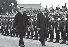  ??  ?? Chinese Premier Li Keqiang (L) holds a welcome ceremony for visiting Malaysian Prime Minister Najib Razak before their talks in Beijing, capital of China.