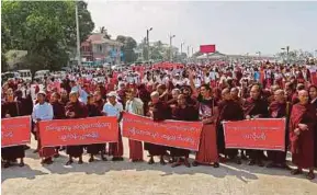  ?? AFP PIC ?? Protesters demonstrat­ing against plans to name a bridge after Aung San Suu Kyi’s father in Myanmar’s Mon State yesterday.