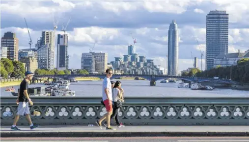  ?? BILD: SN/BERNHARD SCHREGLMAN­N ?? London ist für Immobilien­investoren weiterhin ein heißer Tipp.