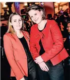  ??  ?? Nele Lange (VKU Landesgrup­pe NRW) und Bianca Knall (Kunstsamml­ung) (v.l.)